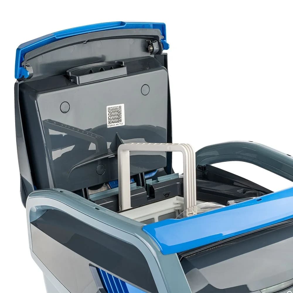 Robot pentru curatarea piscinei Maytronics Dolphin M700 IOT CB - imagine 4